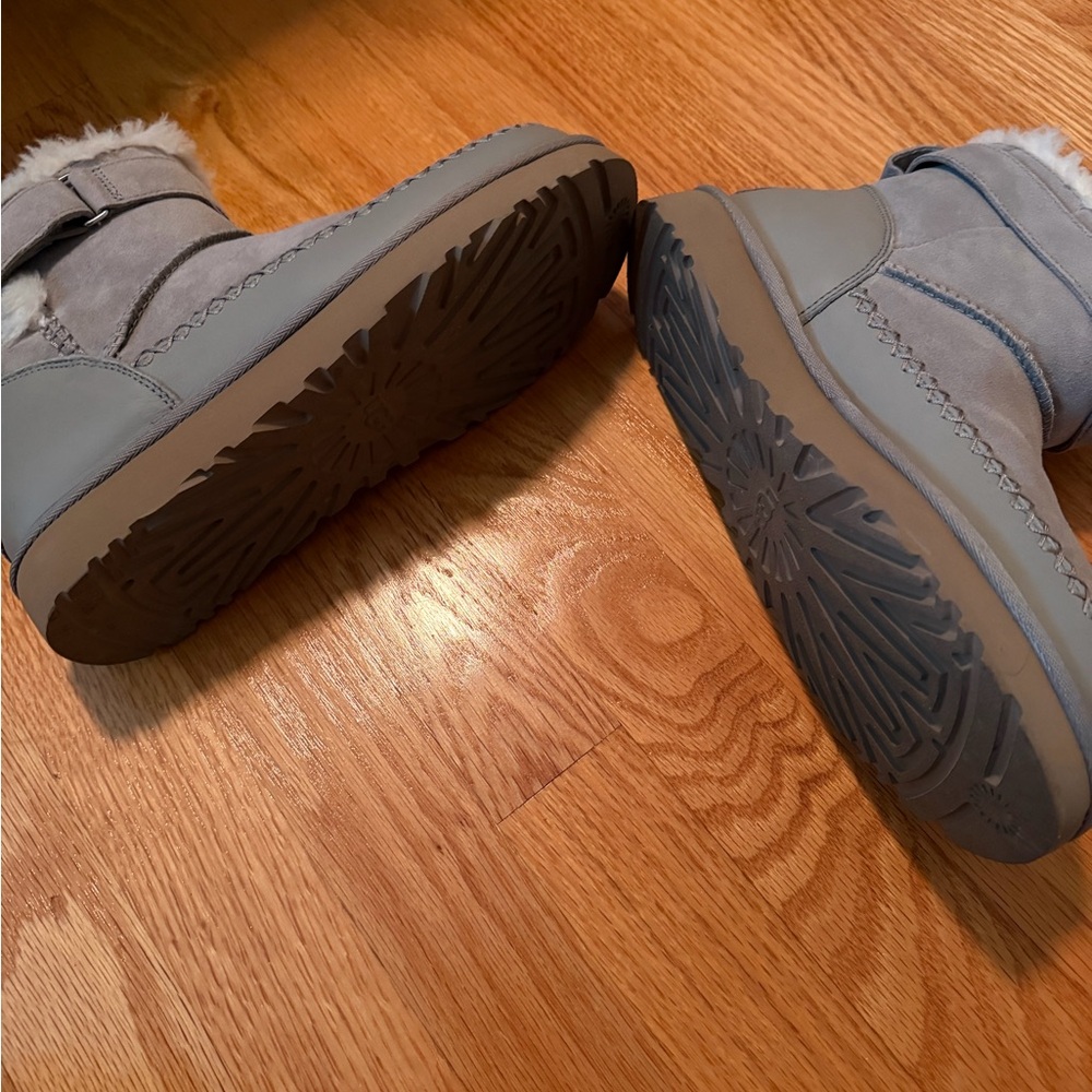 UGG Gray buckle strap boots with Cream Lining..New without tags. - Picture 5 of 5